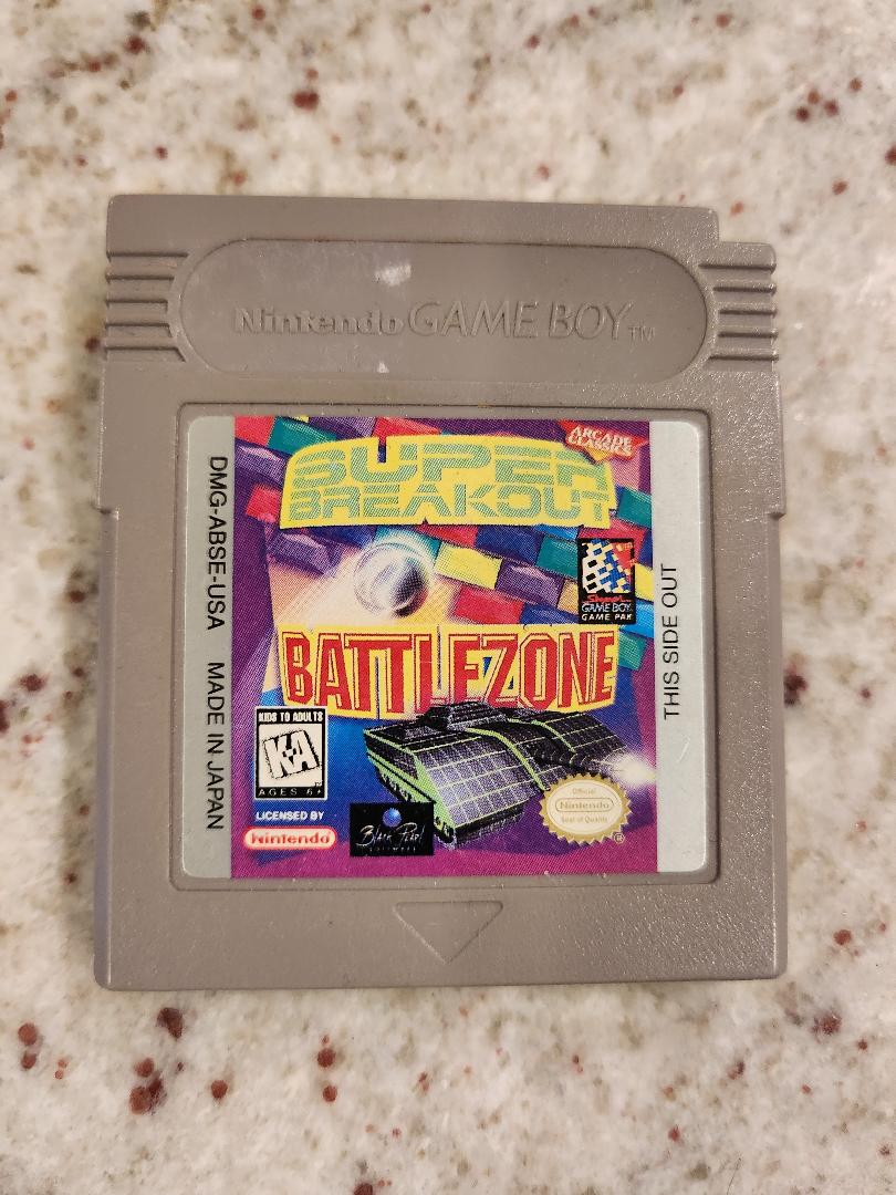 Zona de batalla y Super Breakout Gameboy